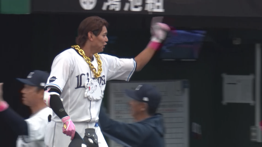 4回裏・L西川愛也 外角の変化球を捉えた!! ライトスタンドへの2ランHR!!