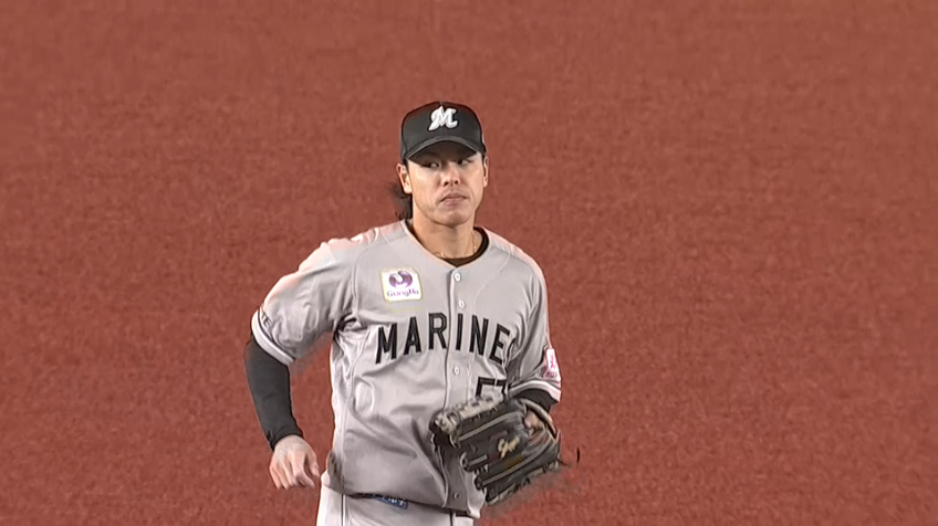 5回表・M小川龍成 抜けそうな打球を捕球してランニングスロー!!