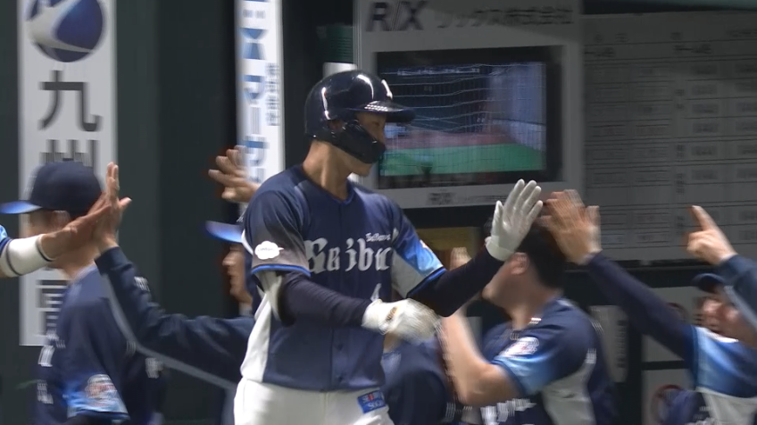 5回表・L石井一成 ライトスタンドへ先制の2ランホームラン!!
