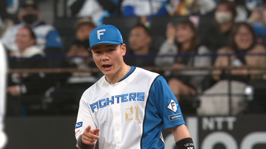 2回表・F清宮幸太郎 フェンスを恐れずナイスキャッチ!!