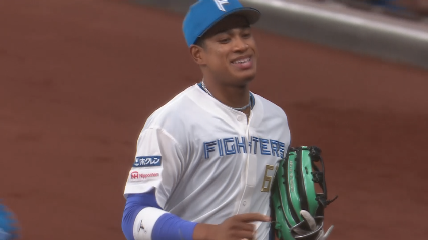 6回表・F万波中正 強肩炸裂!! レーザービームで勝ち越し阻止!!