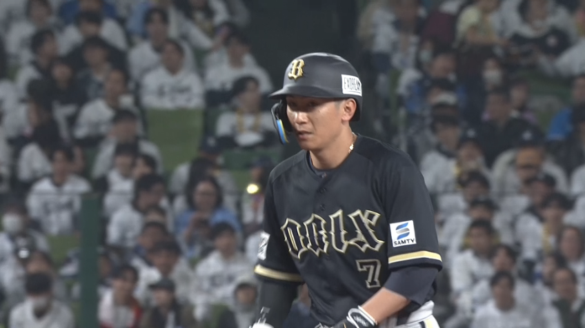 8回表・B西川龍馬 逆方向へ2ベースヒット!!