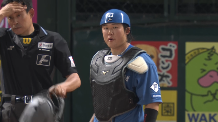 8回裏・F進藤勇也 強肩で魅せる!! 素早く正確な送球で盗塁を阻止する!!