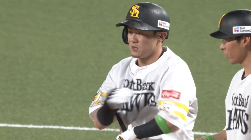 4回裏・H牧原大成 途中出場で絶妙なセーフティバントで出塁する!!