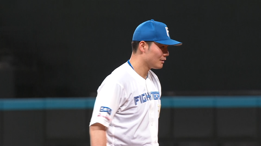 9回表・F清宮幸太郎 好プレー!! 抜けそうな打球をダイビングキャッチ!!
