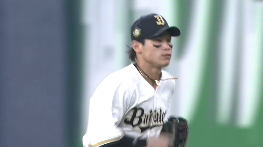 8回表・B中川圭太 ライトからのレーザービームで追加点を阻止!!