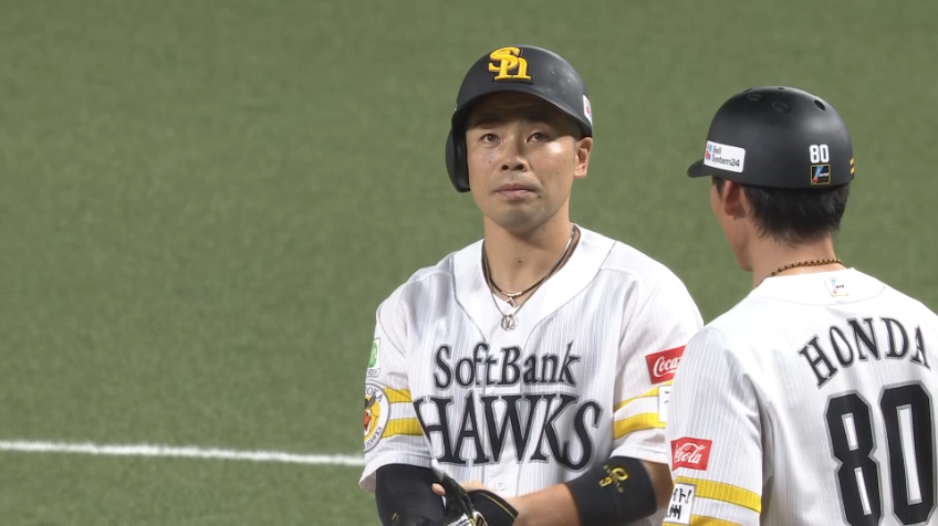 6回裏・H近藤健介 三遊間を抜ける勝ち越しのタイムリーヒットを放つ!