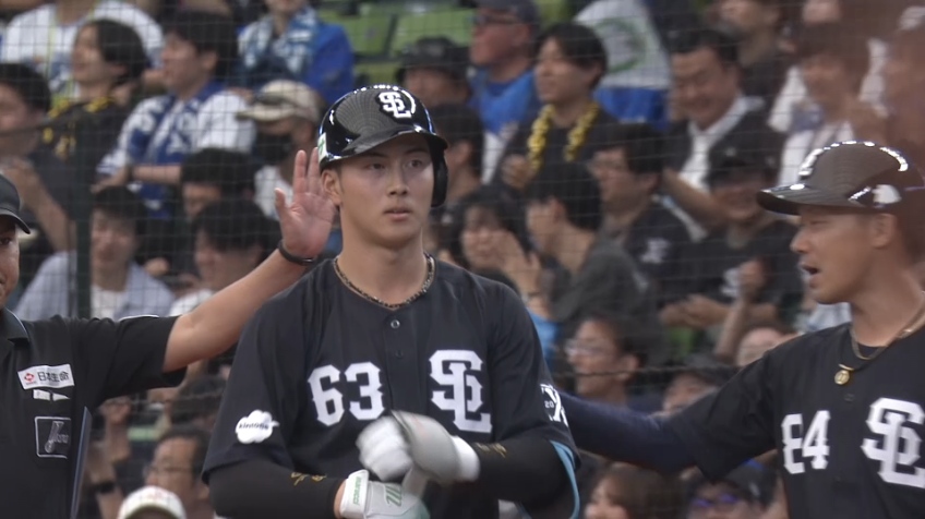 4回裏・L長谷川信哉 ライト前に落ちる2点タイムリーヒットを放つ!!