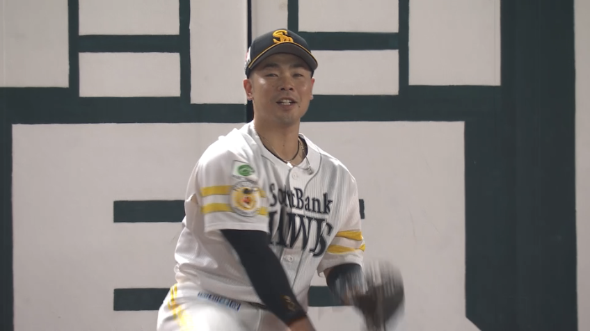 6回表・H近藤健介 難しい姿勢でもしっかりアウトにする好守!!