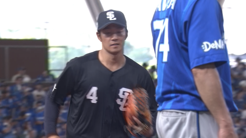 9回表・L石井一成 チームを鼓舞する華麗なランニングスロー!!