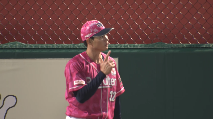 7回表・E中島大輔 ホームラン性の打球をキャッチする好プレー!!