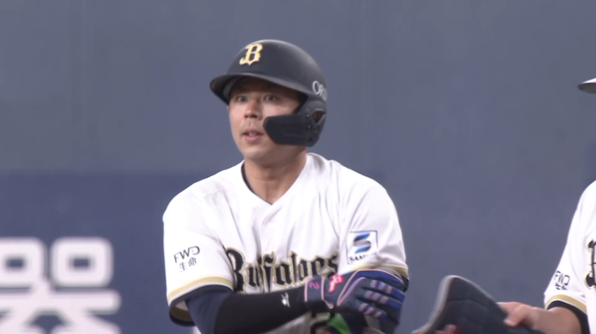 5回裏・B若月健矢 満塁のチャンスでライトへのタイムリーヒットを放ち先制!!