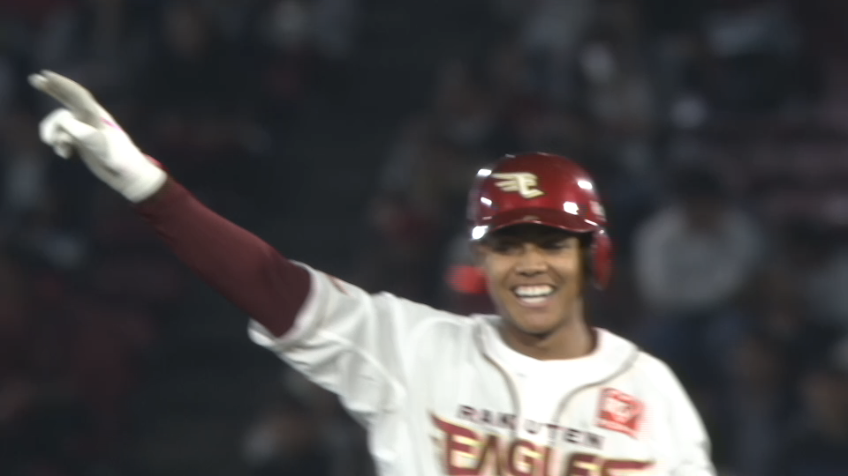 8回裏・Eワォーターズ プロ初ヒットとなるレフトへの2ベース!!