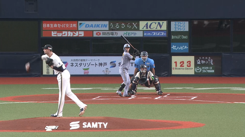 1回表・Bジェリー 素早い牽制でランナーをアウトに!!