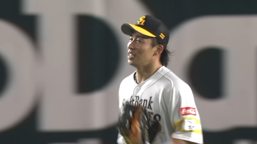 7回表・H野村勇 センター前に落ちそうな打球を見事背走キャッチ!!