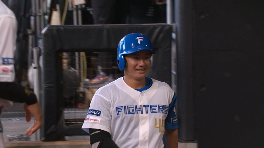 6回裏・F大塚瑠晏 ルーキーの一発!! ライトへのソロHRで再び1点差に迫る!!
