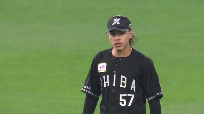 5回裏・M小川龍成 セカンド後方の打球を後ろ向きキャッチ!!