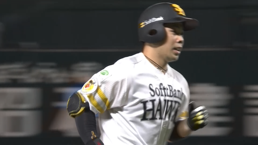 4回裏・H近藤健介 打った瞬間の一発!! ライトスタンド中段へのソロHR!!