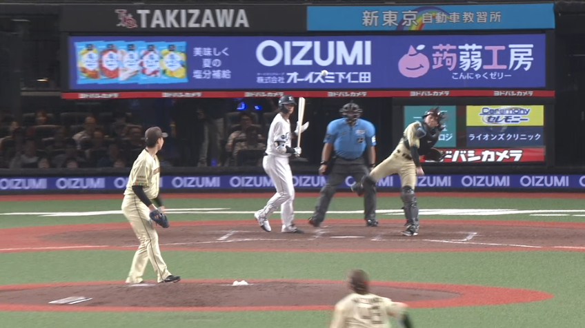 5回裏・F田宮裕涼 完璧な送球で盗塁阻止!!