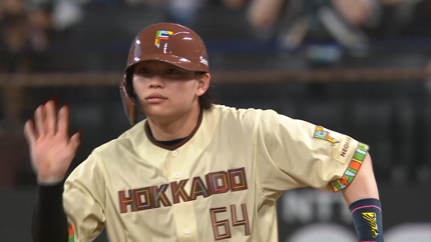 4回裏・F田宮裕涼 コンパクトにセンター前へ運ぶタイムリーヒット!!