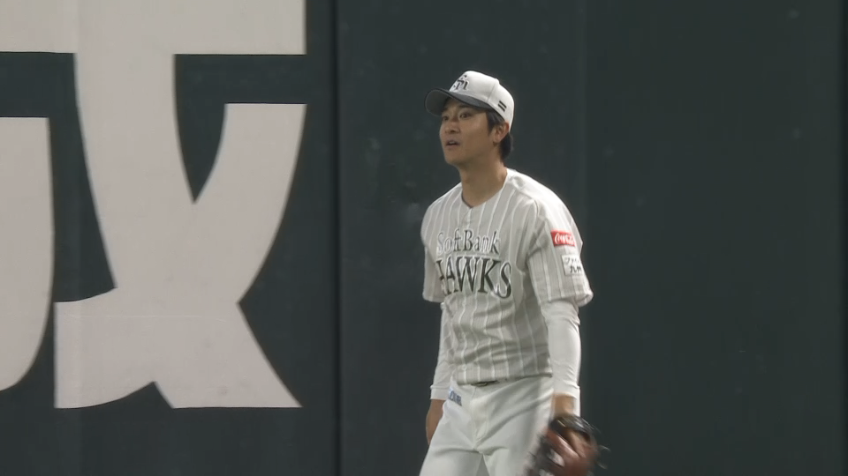 1回表・H柳町達 フェンスギリギリでジャンピングキャッチ!!
