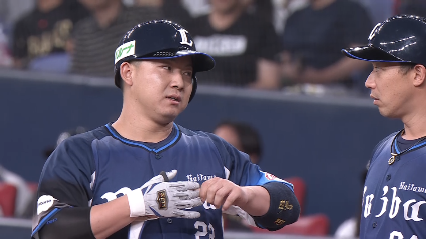 7回表・L古賀悠斗 セカンドへの内野安打で1点を返す!!