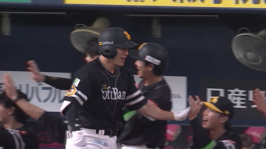 7回表・H柳田悠岐 貴重な追加点となる今季第10号の3ランホームラン!!