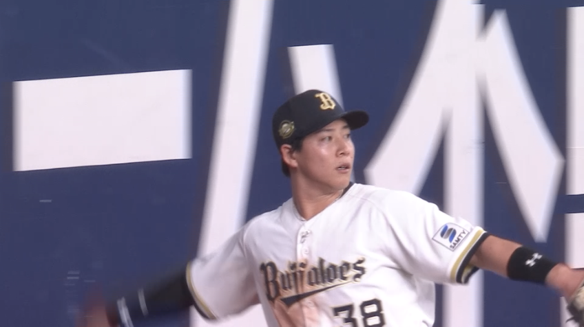 8回表・B来田涼斗 フェンス際でジャンピングキャッチ!!