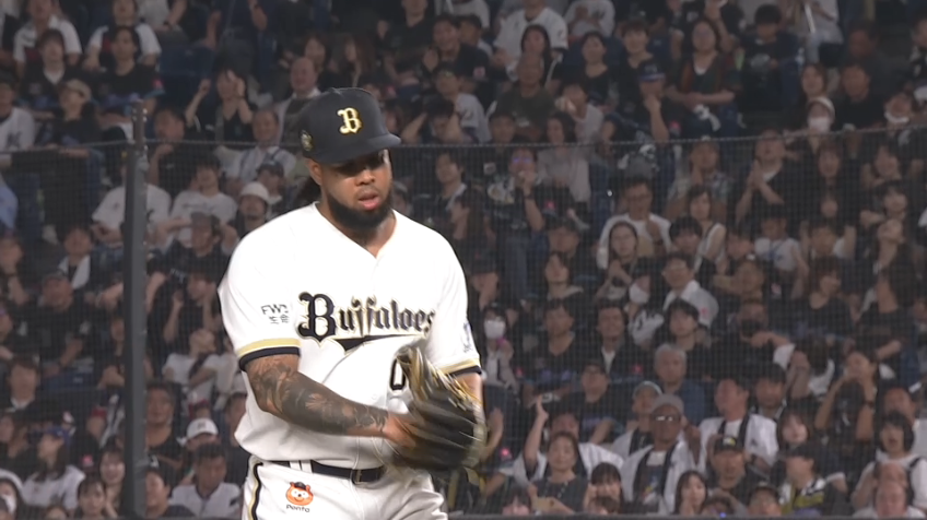 Bエスピノーザ 最後は見逃し三振を奪い勝ち投手の権利をもって降板!