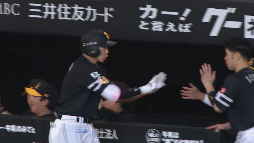 6回表・H柳田悠岐 弾丸ライナー!! ブルペンに飛び込むHRで再び振り出しに戻す!!