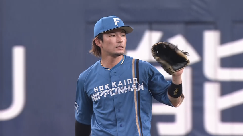 1回裏・F水野達稀 センターへ抜けそうな打球に追いつきアウトに!!
