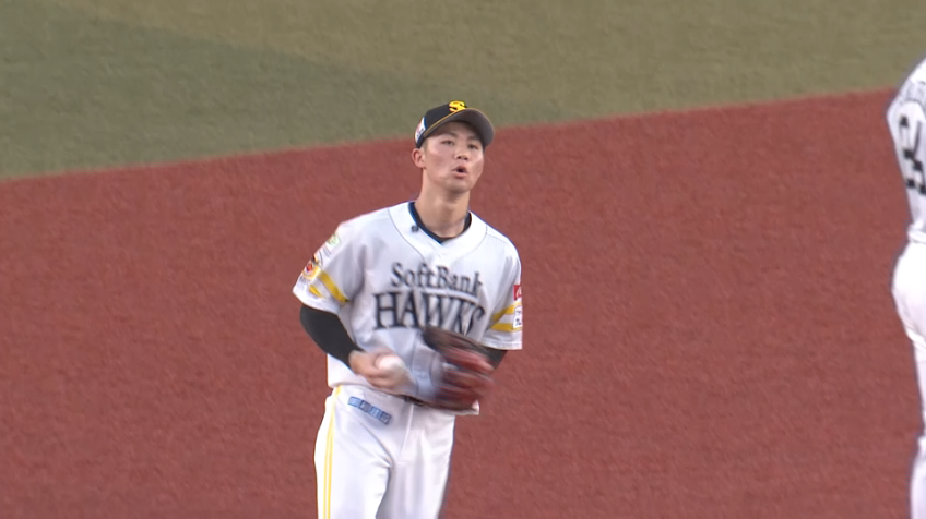 2回裏・H庄子雄大 風に流されながらもナイスキャッチ!!