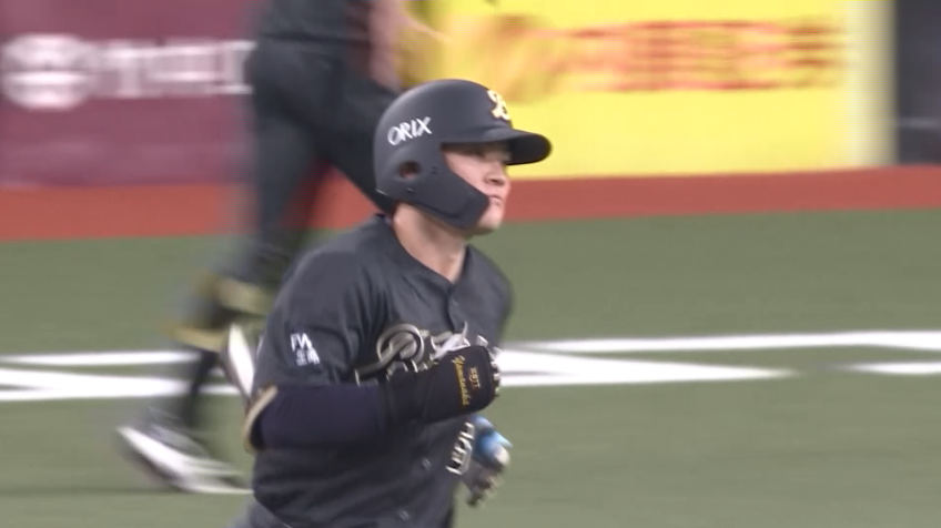 1回裏・B山中稜真 変化球を捉えてライトへ第1号ソロホームラン!!