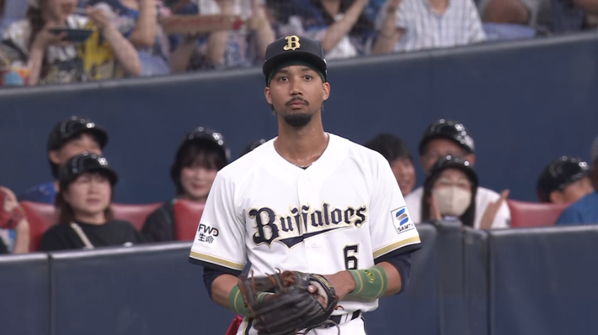 2回表・B宗佑磨 守備でも魅せる!! 高いバウンドの打球を難なく捌く!!
