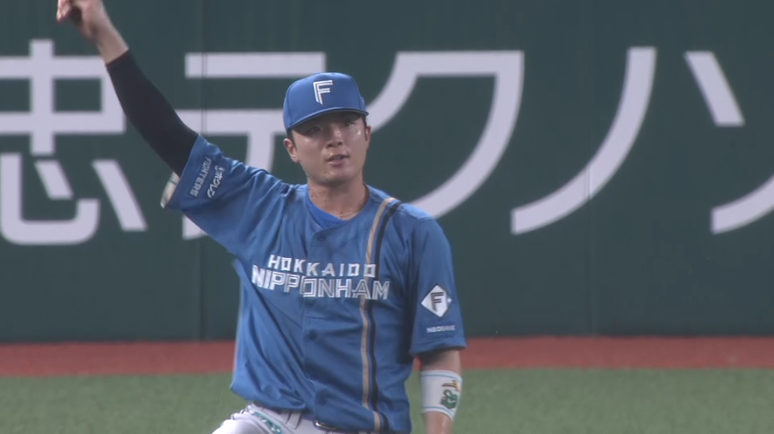8回裏・F郡司裕也 ダイビングキャッチで先頭打者の出塁を阻止!!