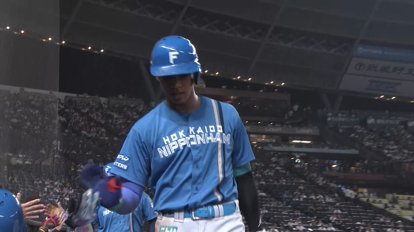 6回表・F万波中正 通算100号となるレフトへの2ランホームラン!!
