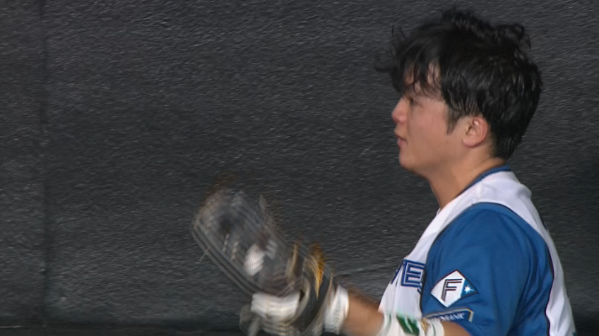 4回表・F郡司裕也 フェンスを恐れないジャンピングキャッチ!!