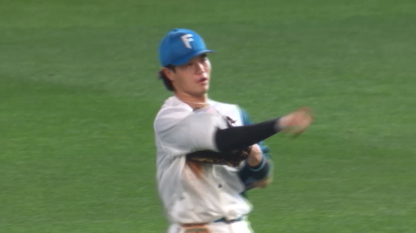 5回表・F細川凌平 詰まった打球にダイビングキャッチ!!