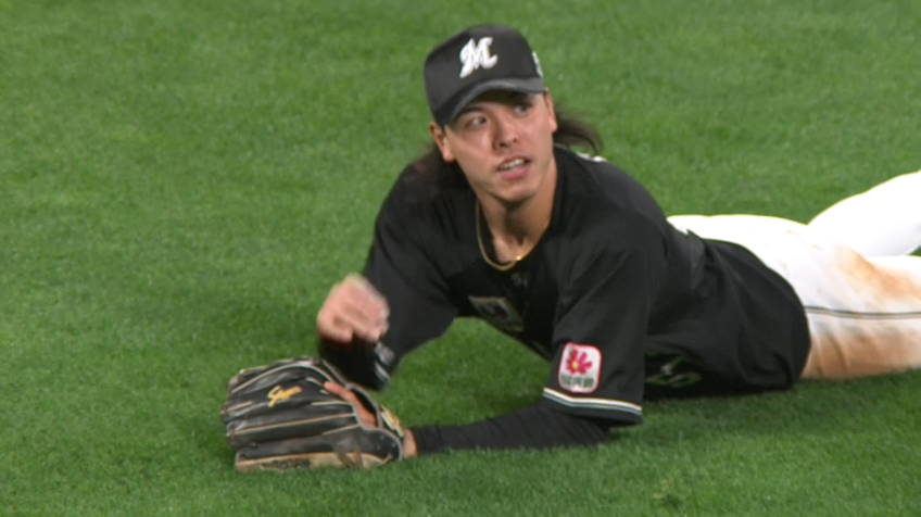 6回裏・M小川龍成 またもや背走しながら難しいフライをキャッチする!!
