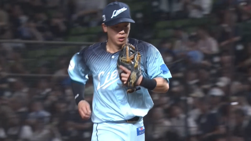 3回表・L滝澤夏央 センター前に抜けそうな打球をランニングスローで捌く!!