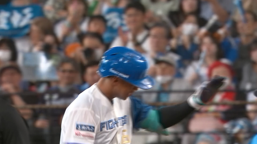 5回裏・F万波中正 レフトへのタイムリーヒットで追加点!!