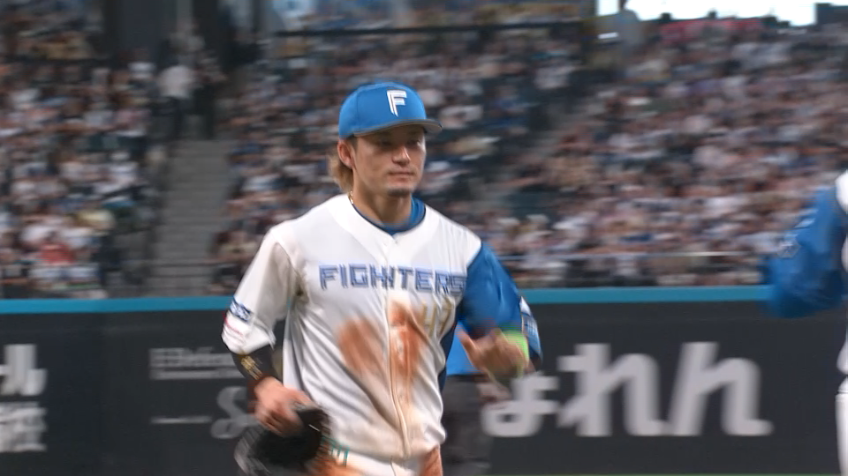 9回表・F水野達稀 三遊間を抜けそうな打球を見事に処理する!!