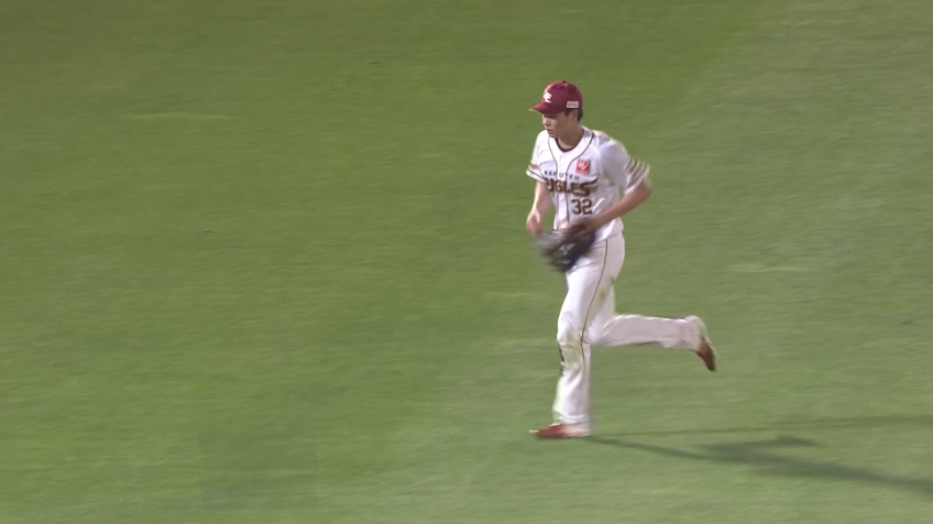 4回表・E中島大輔 レフト前に落ちそうな打球をスライディングキャッチ!!