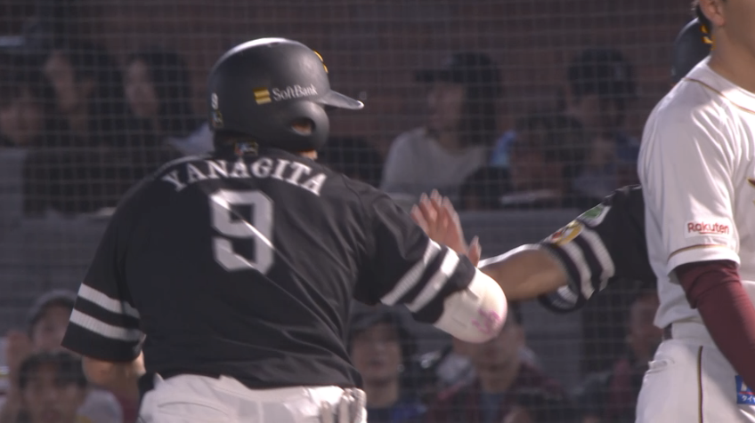 4回表・H柳田悠岐 ライトへのタイムリーヒットで追加点!!