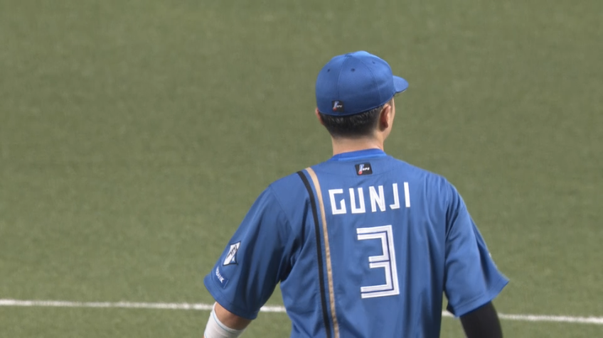5回裏・F郡司裕也 一塁線の打球をスライディングキャッチ!!