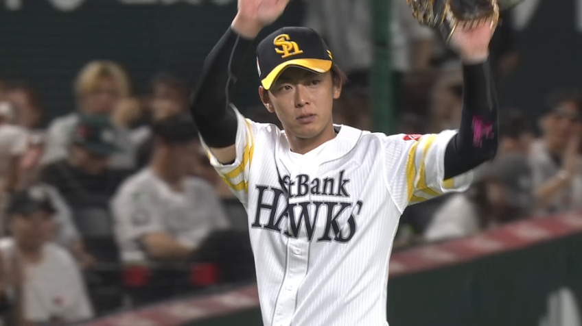 1回表・H今宮健太 抜けそうな打球をダイビングキャッチしアウトを奪う好プレー!!