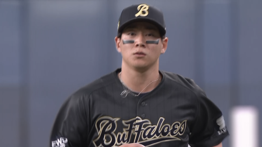 5回表・B来田涼斗 フェンス際の打球をジャンピングキャッチ!!