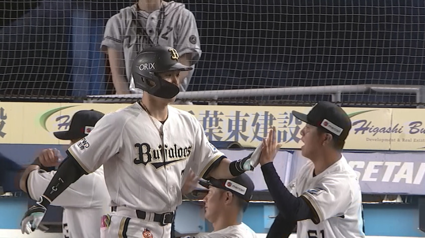 5回表・B西川龍馬 センター方向へのホームランで2点勝ち越し!!