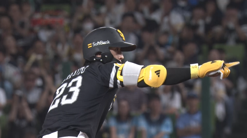 3回表・H周東佑京 さすがの俊足で2ベースヒット!!