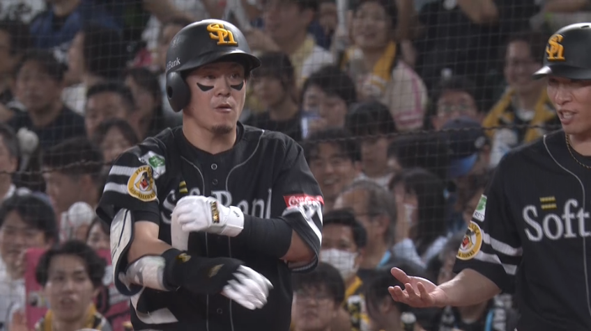 7回表・H牧原大成 意表を突くセーフティーバントで出塁!!